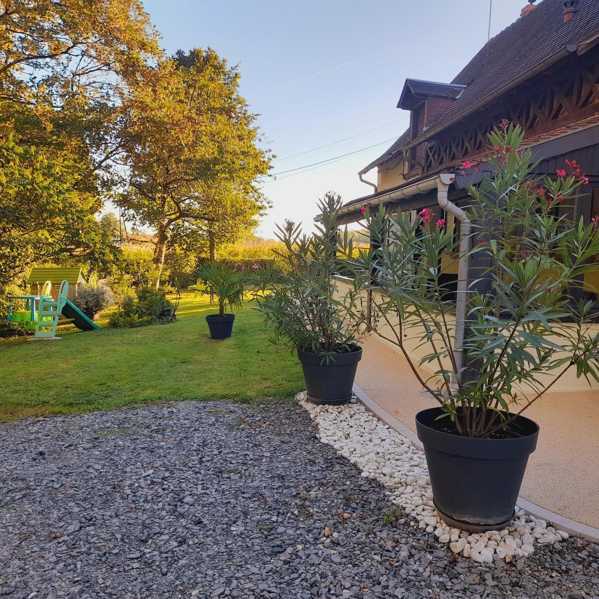 Gite Les Vignes Du Chateau - 4 Personnes Gehee Exterior photo